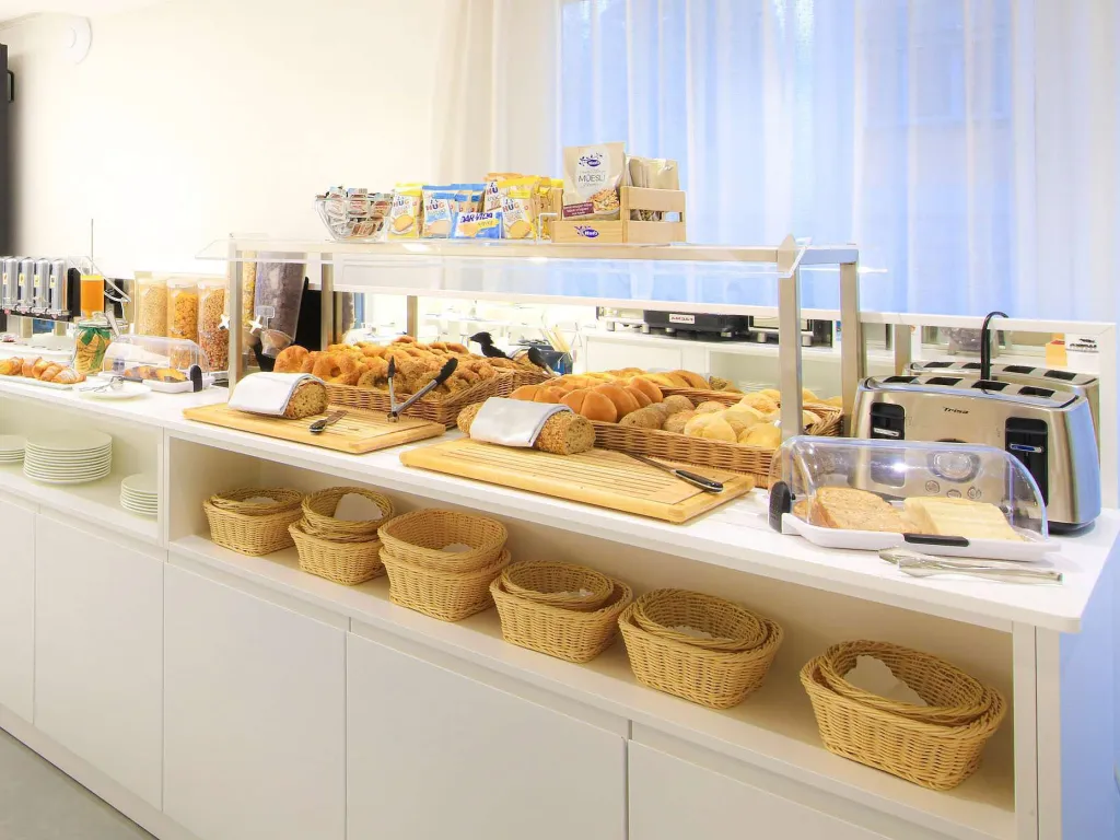 HCLoc_Colazione_1K2A2786_Cut_Web__FitWzI1MDAsMjUwMF0