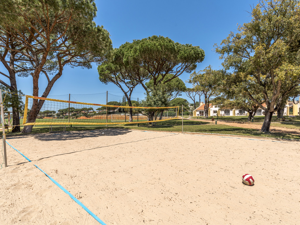 BrownsSportsResort-sand-pitch-02