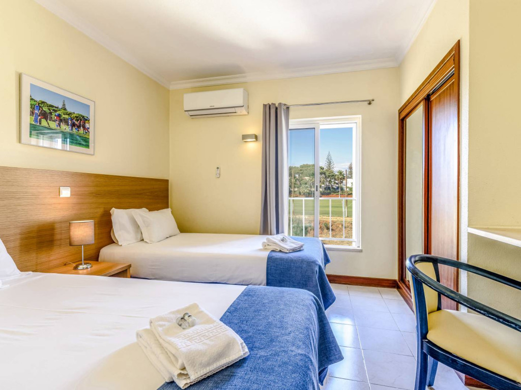 BrownsSportsResort-villas400-bedroom-02