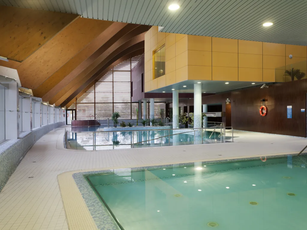 Hotel Thalasia Piscina Interior 2386-18