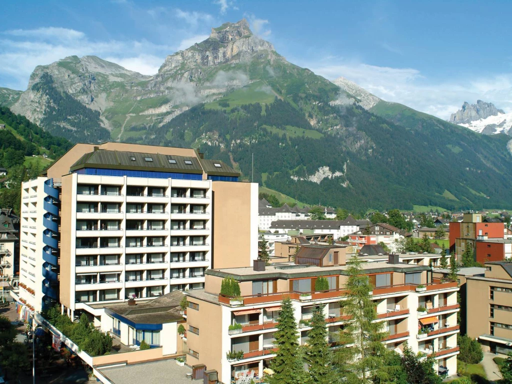 h-hotels_aussenansicht-tag-02-hplus-hotel-engelberg_Original (kommerz