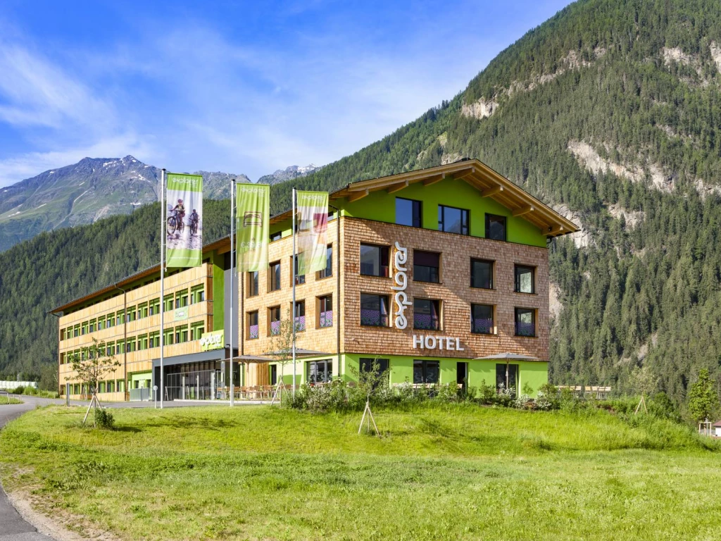 Basislager_für_sportliche_Alpen-Entdecker