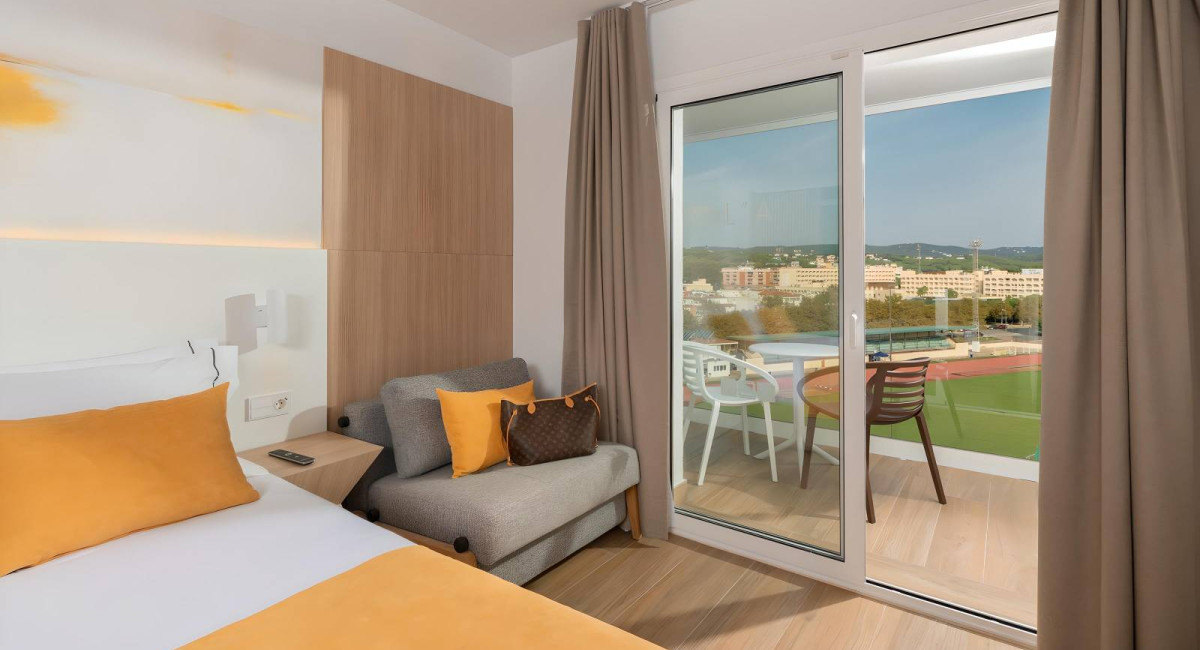 AZUREHOTEL-STANDARD-ROOM-4-fotor-enhance-20250529124758