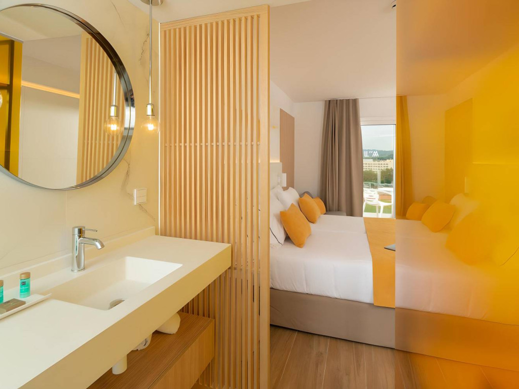 AZUREHOTEL-STANDARD-ROOM-1-fotor-enhance-20250529124826