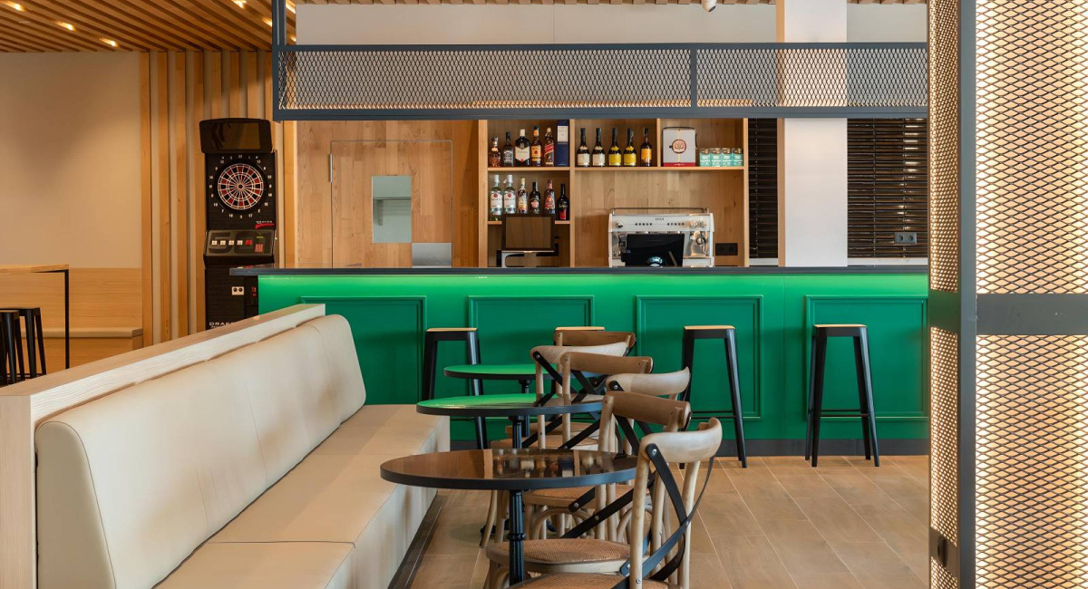 AZUREHOTEL-RESTAURANTES-9-fotor-enhance-20250529125037