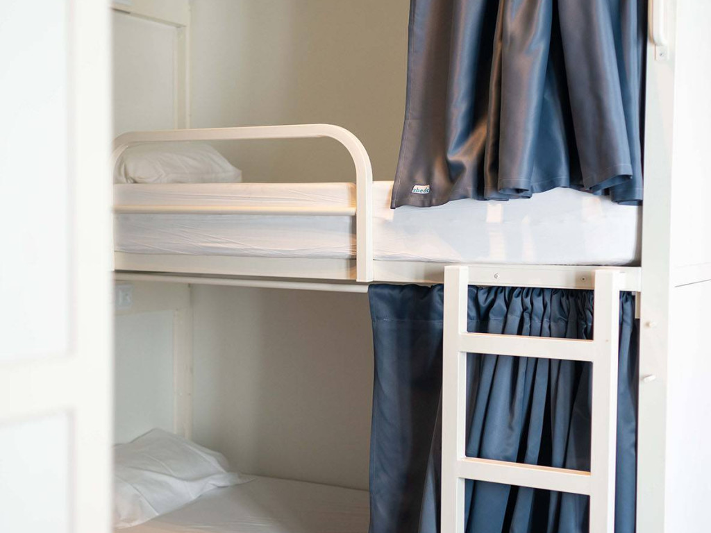 02 Twin Bunk Bed 01