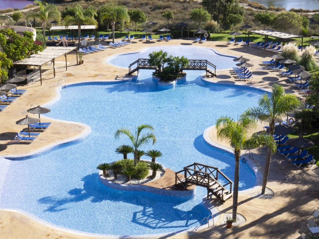 PISCINA HOTEL