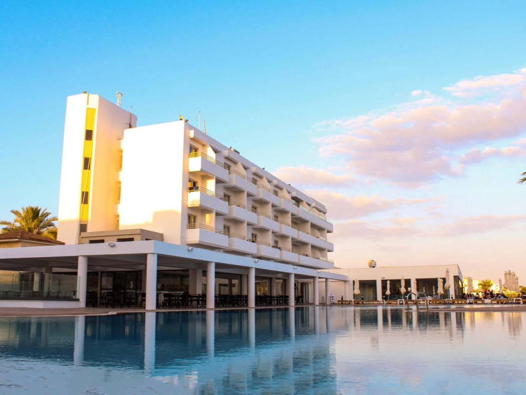 Hotel-scaled