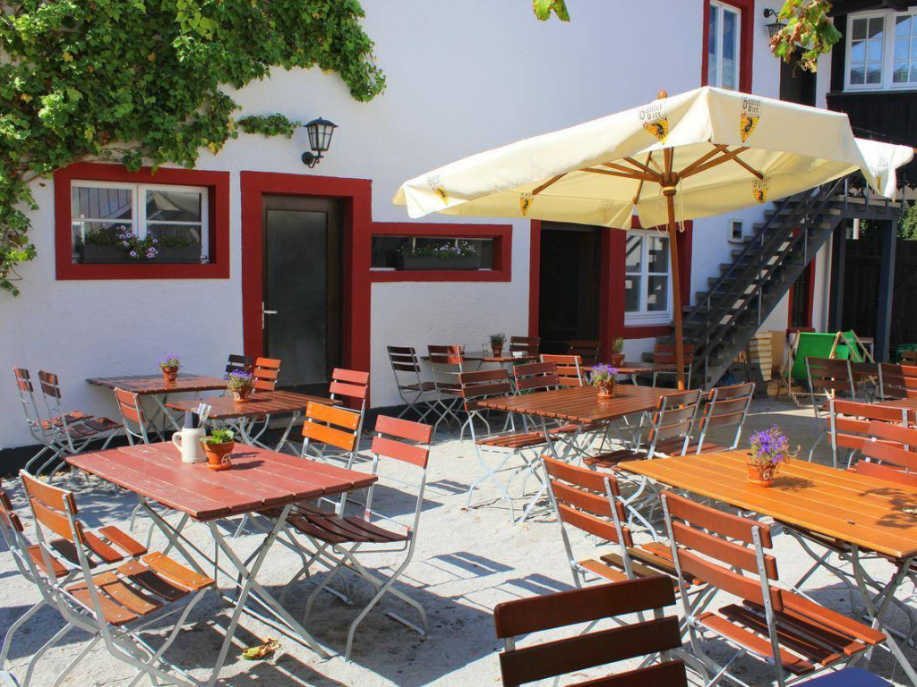 Gasthaus-Schiff-Hotel-Biergarten