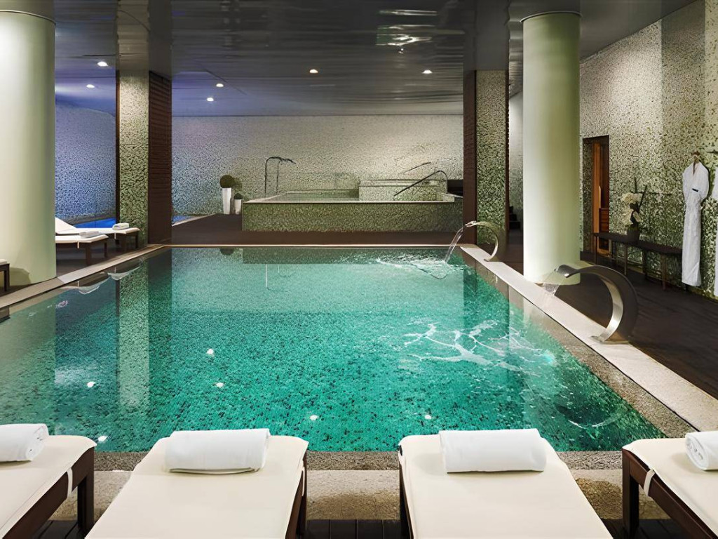 02_HMBHeatedpool (1)-fotor-enhance-20250527122000