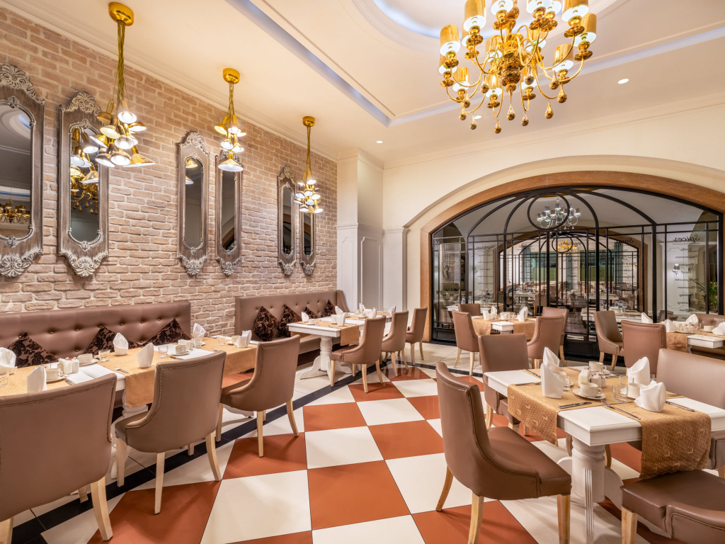 MAIN RESTAURANT 3
