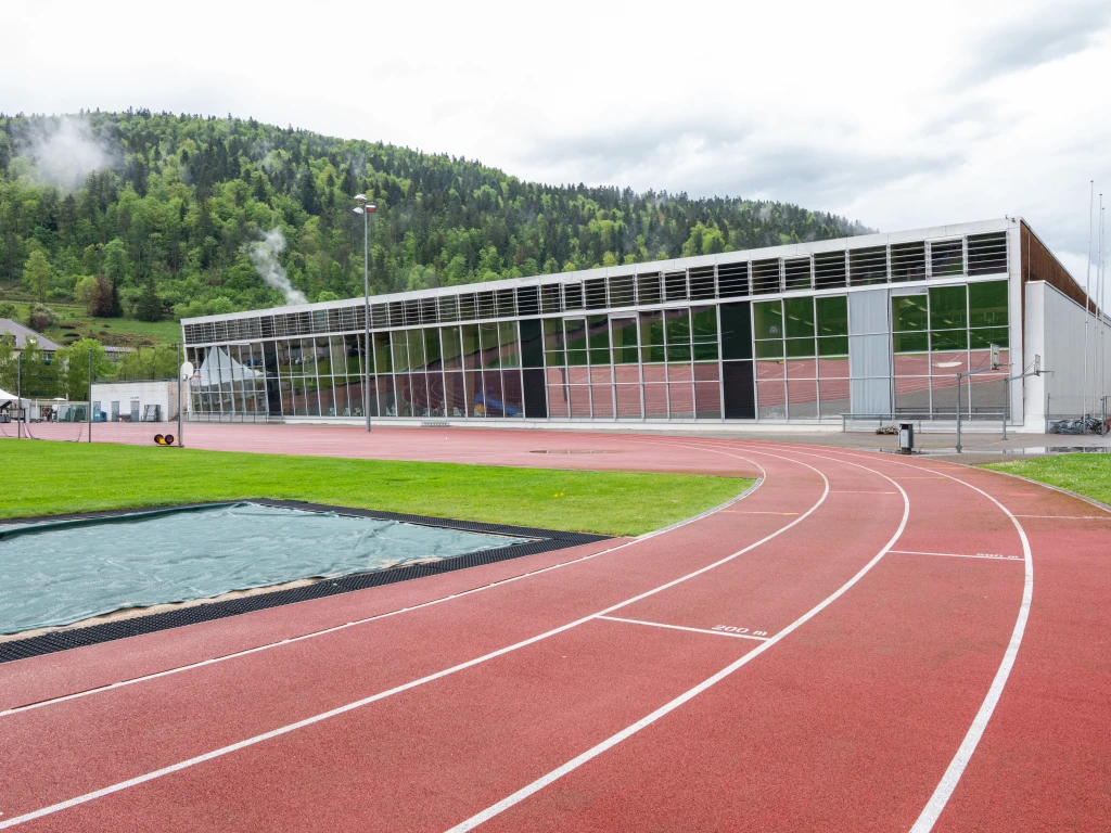 Jugendherberge-Val-de-Travers-Aussenansicht-Leonidas_Portmann-08
