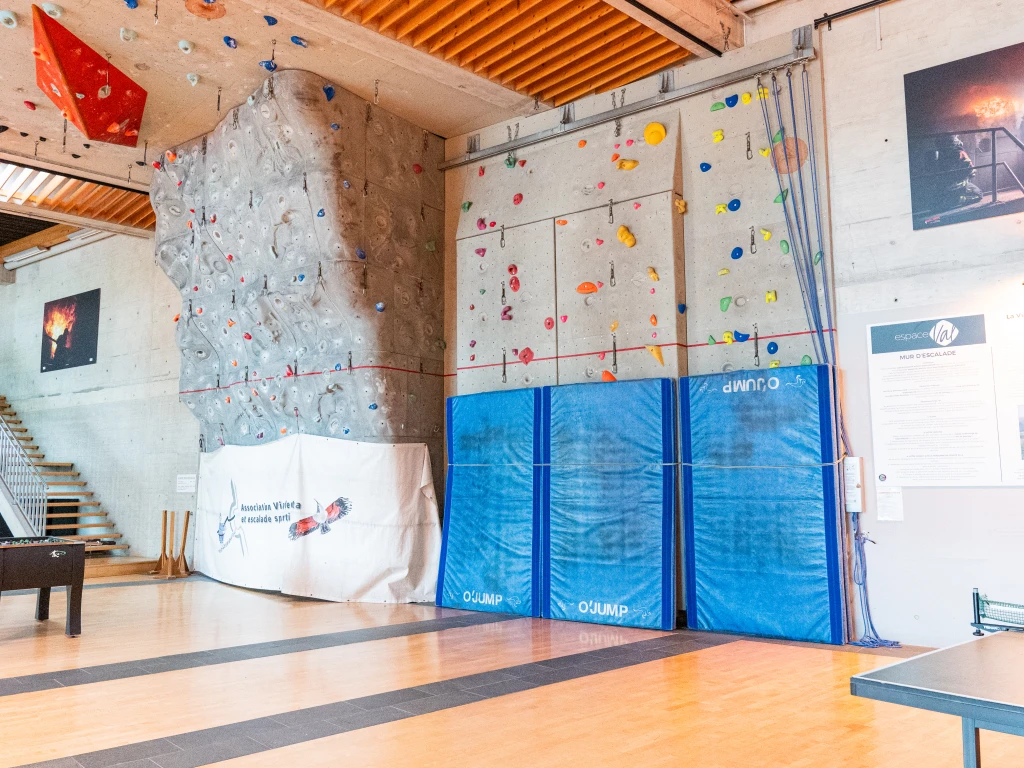 Jugendherberge-Val-de-Travers-Lobby-Aktivitäten-Leonidas_Portmann-03