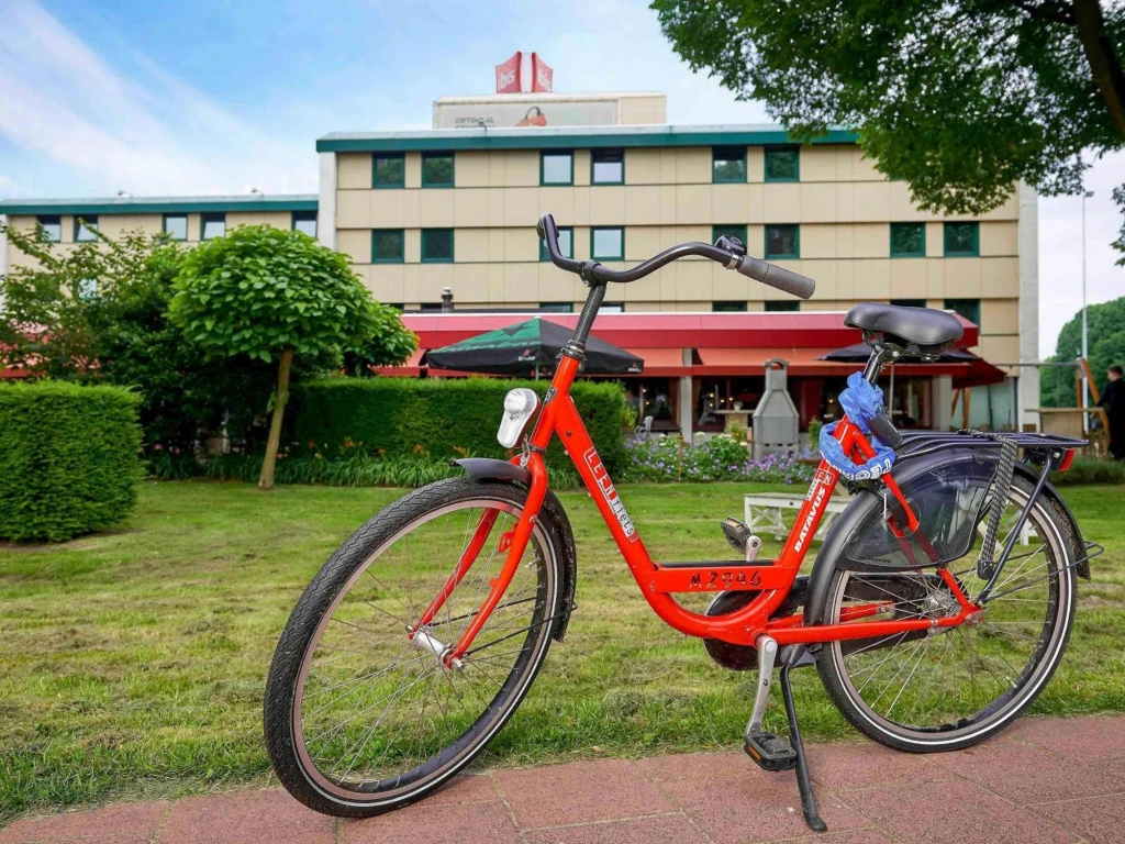 Ibis-Tilburg-Hotel-Exterior