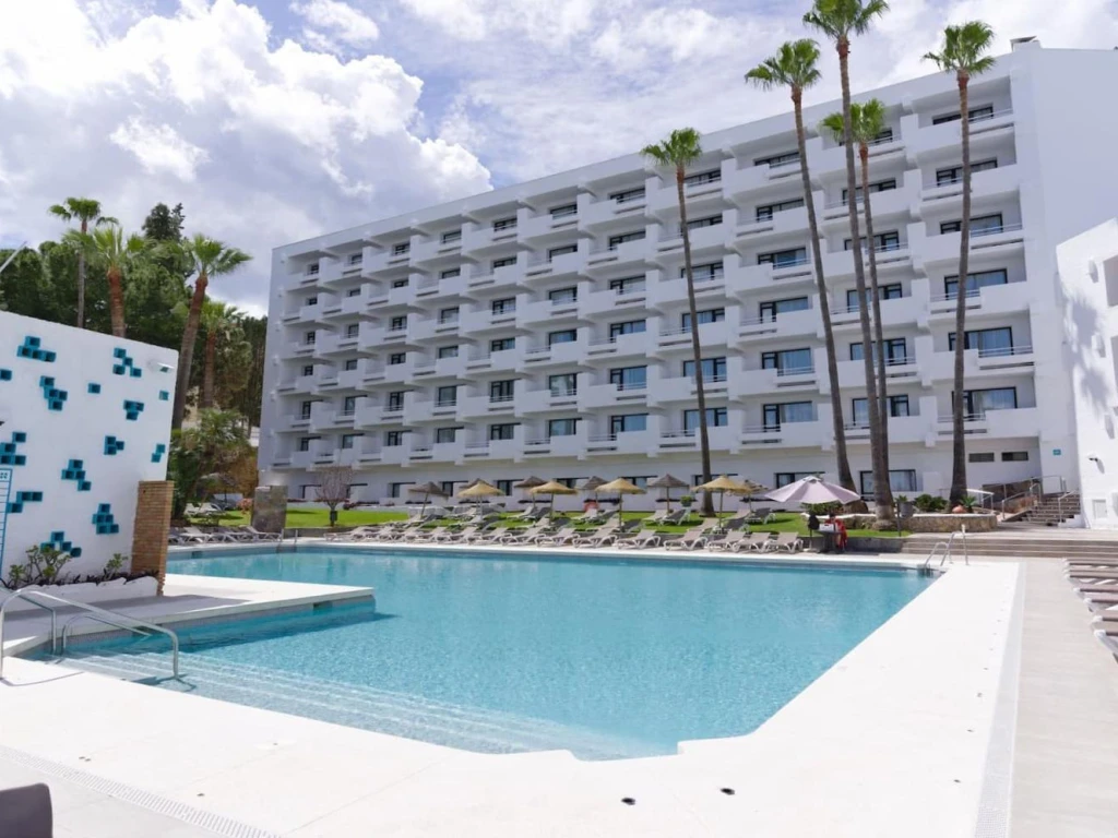003-P-pool_136375995