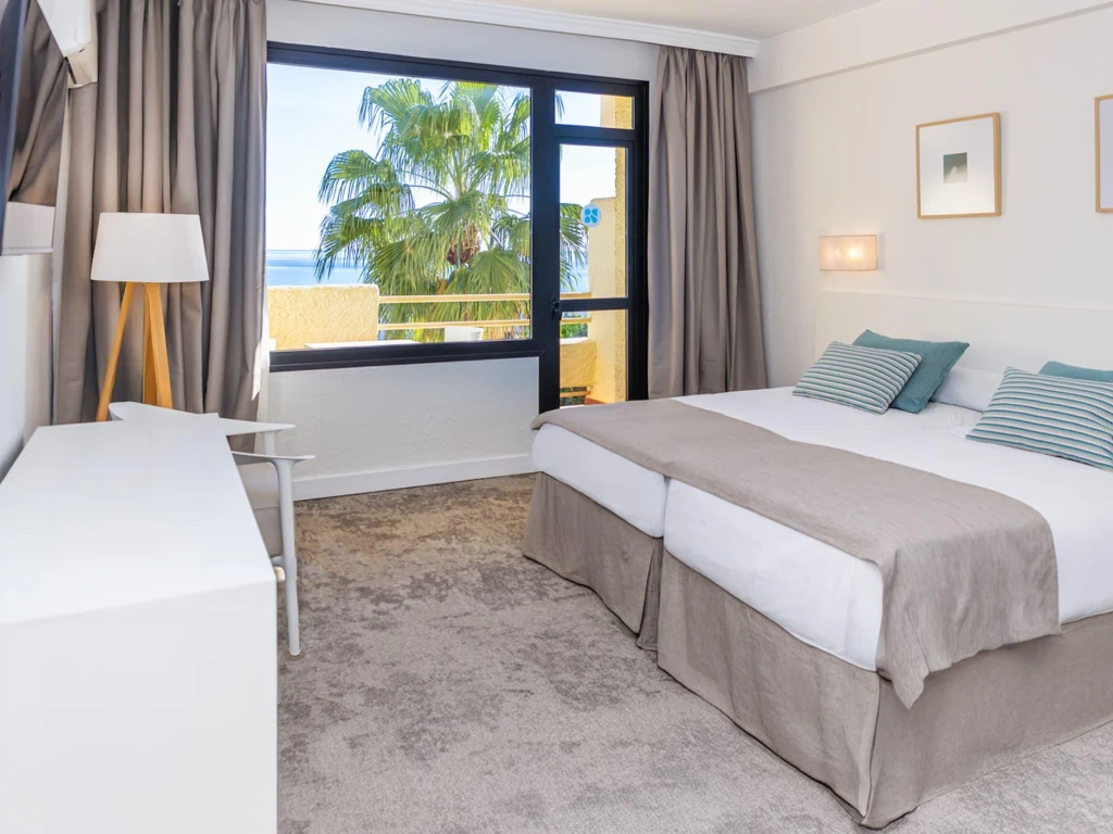 024-W-room-example-double-room-sea-view_136376026