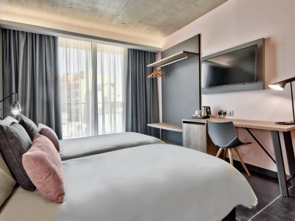 number-11-hotel-malta-superior-room3