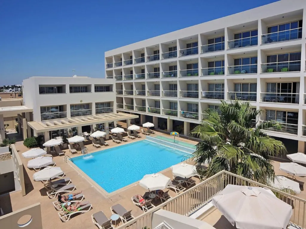 nelia-gardens-hotel (4)