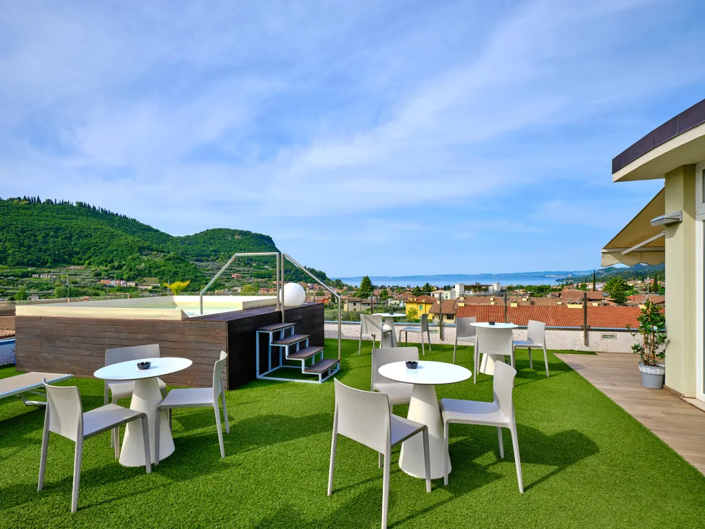 HOTEL_EDEN_GARDA_-_CAMERE_ED_ESTERNI_-_SEL_-_WEB_005__DSF8015_WEB